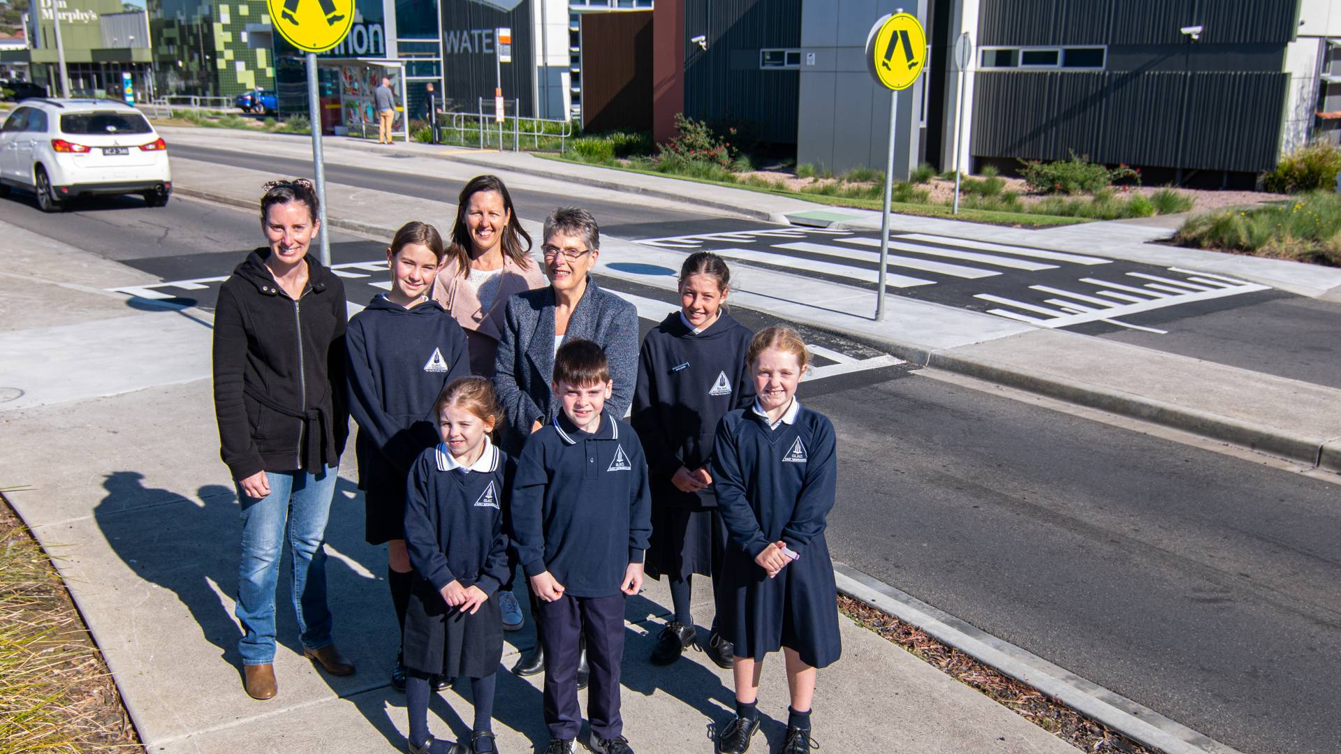 Mayor Vicki Jellie with parents and students from Our Lady Help of Christians Primary School
