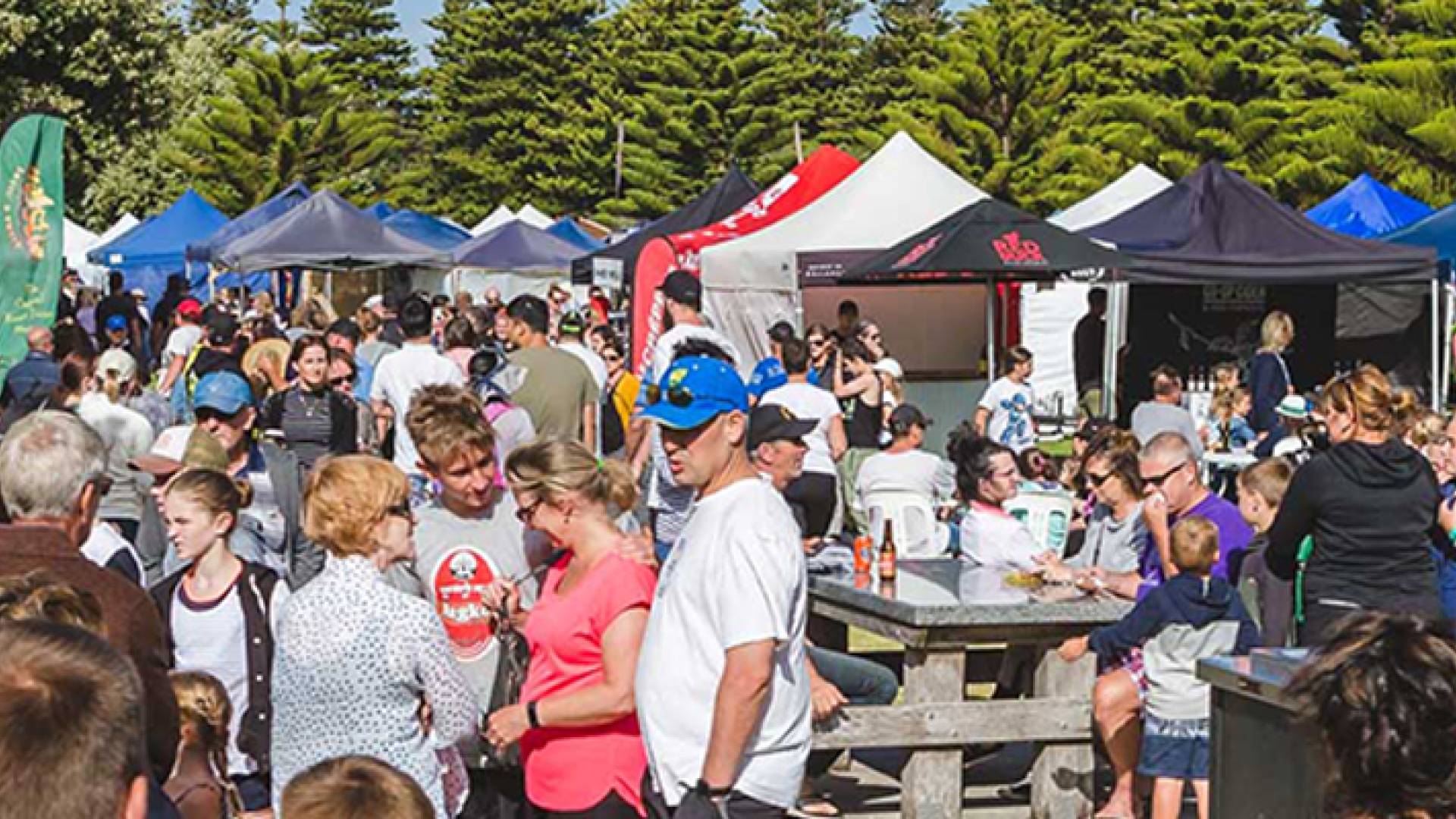 Summer markets at Lake Pertobe, pre-COVID