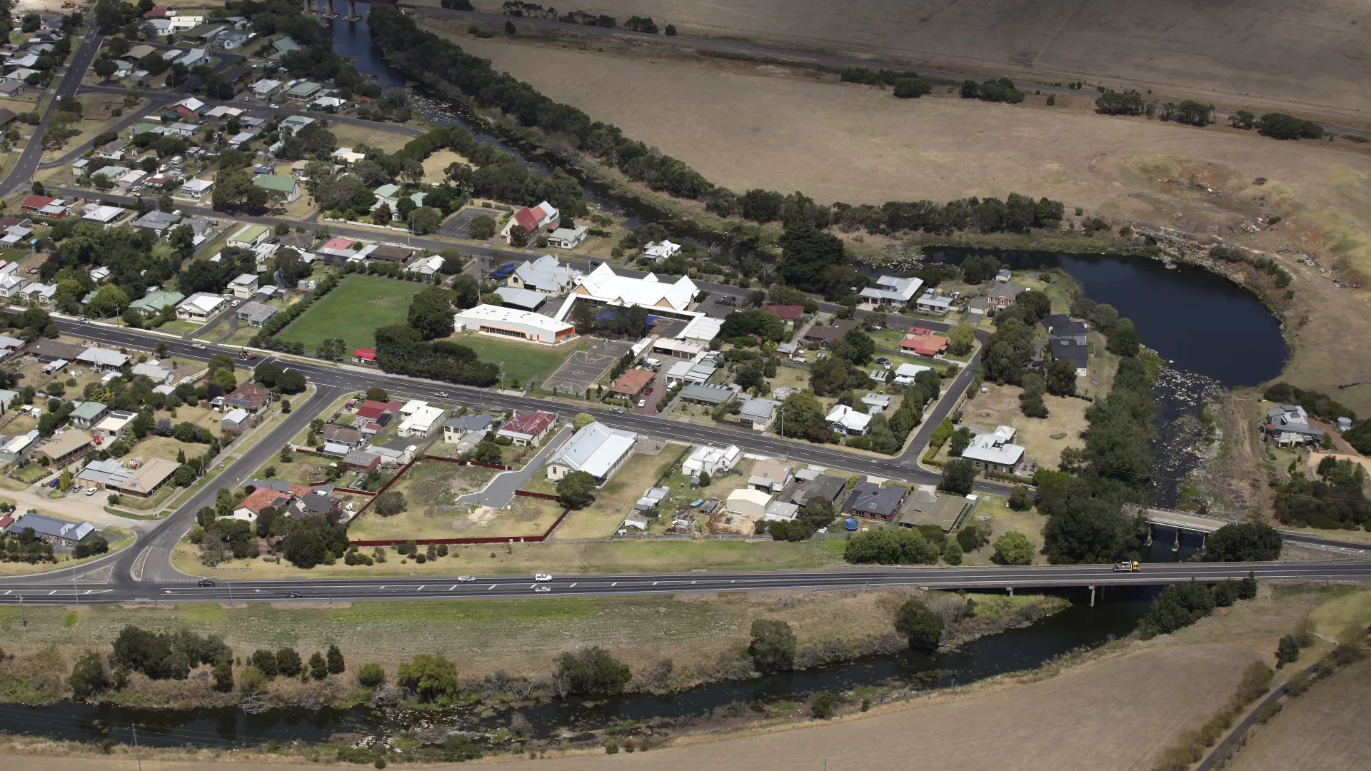 View of the bridges over the Hopkins River at Allansford.