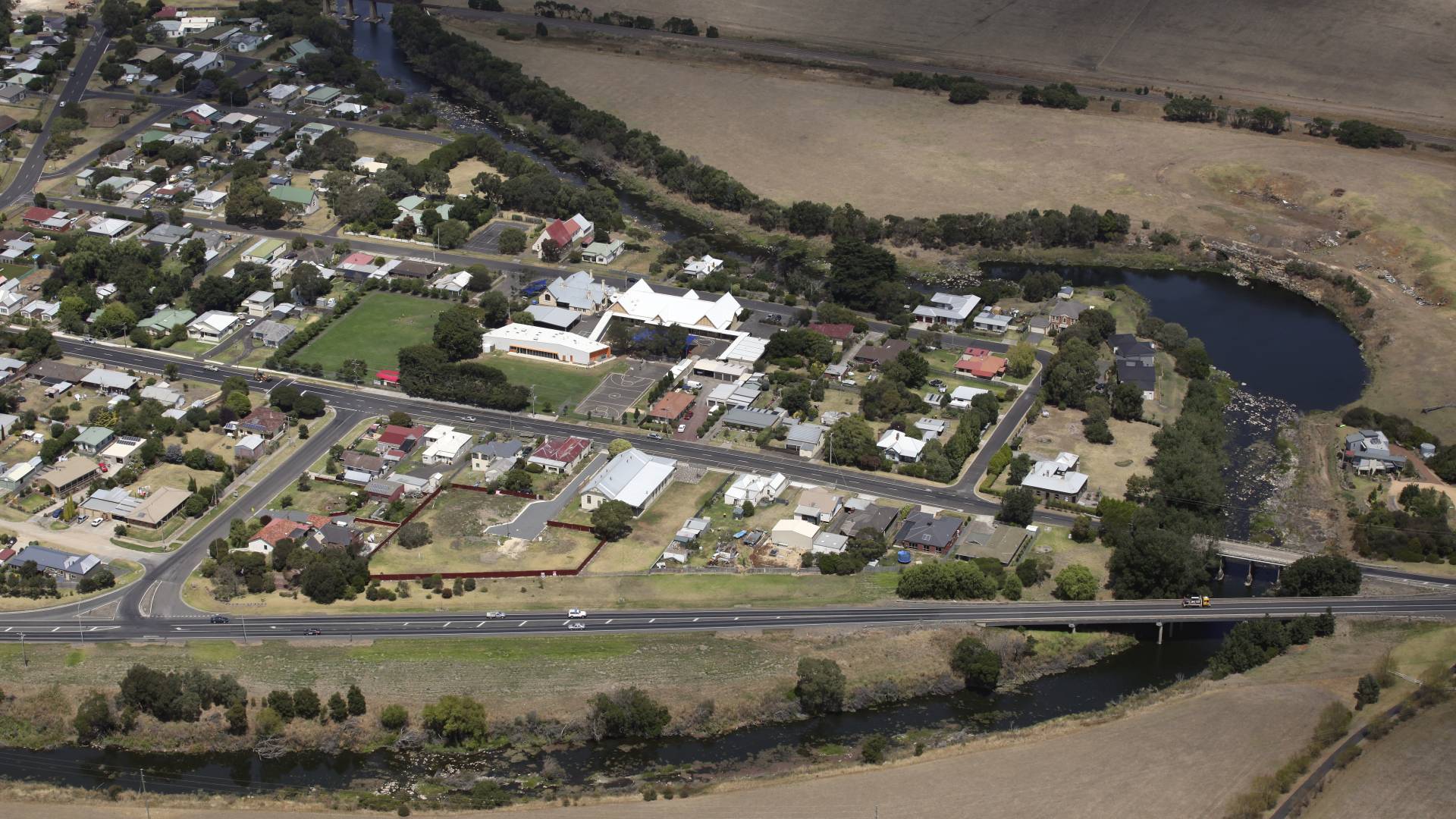 View of the bridges over the Hopkins River at Allansford.