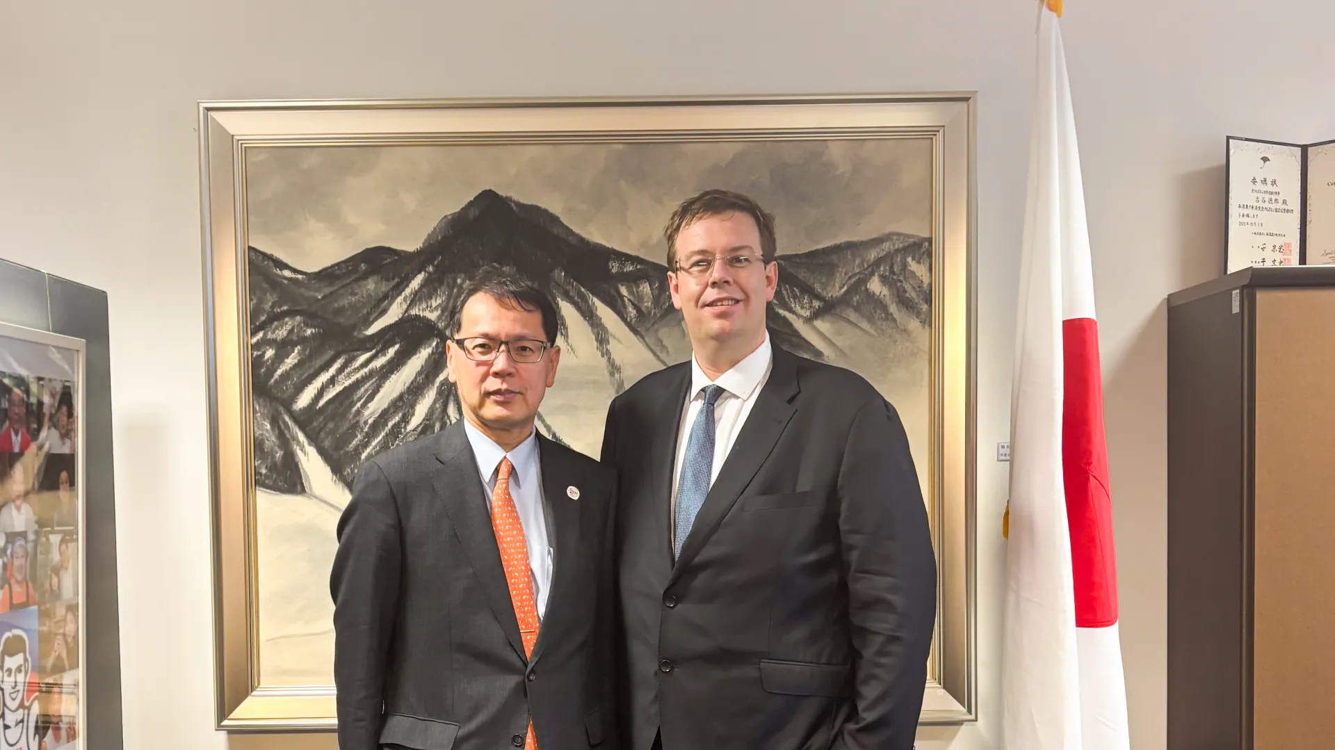 Japan's Melbourne Consul-General Foruya Tokuro with Cr Ben Blain.