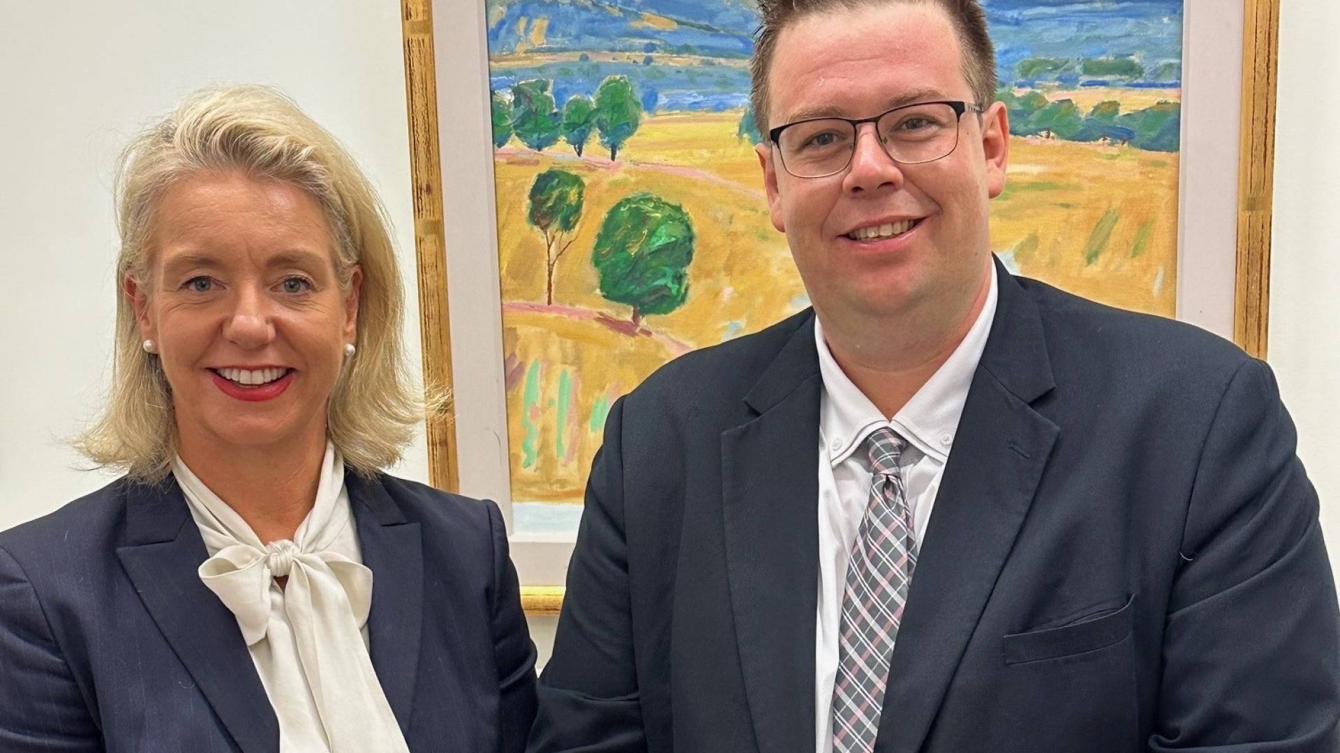  Shadow Minister for Infrastructure, Transport and Regional Develeopment Senator Bridget McKenzie and Mayor Cr Ben Blain.