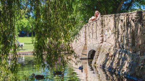 Children on bridge
