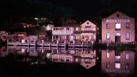 Night scene at Flagstaff Hill.